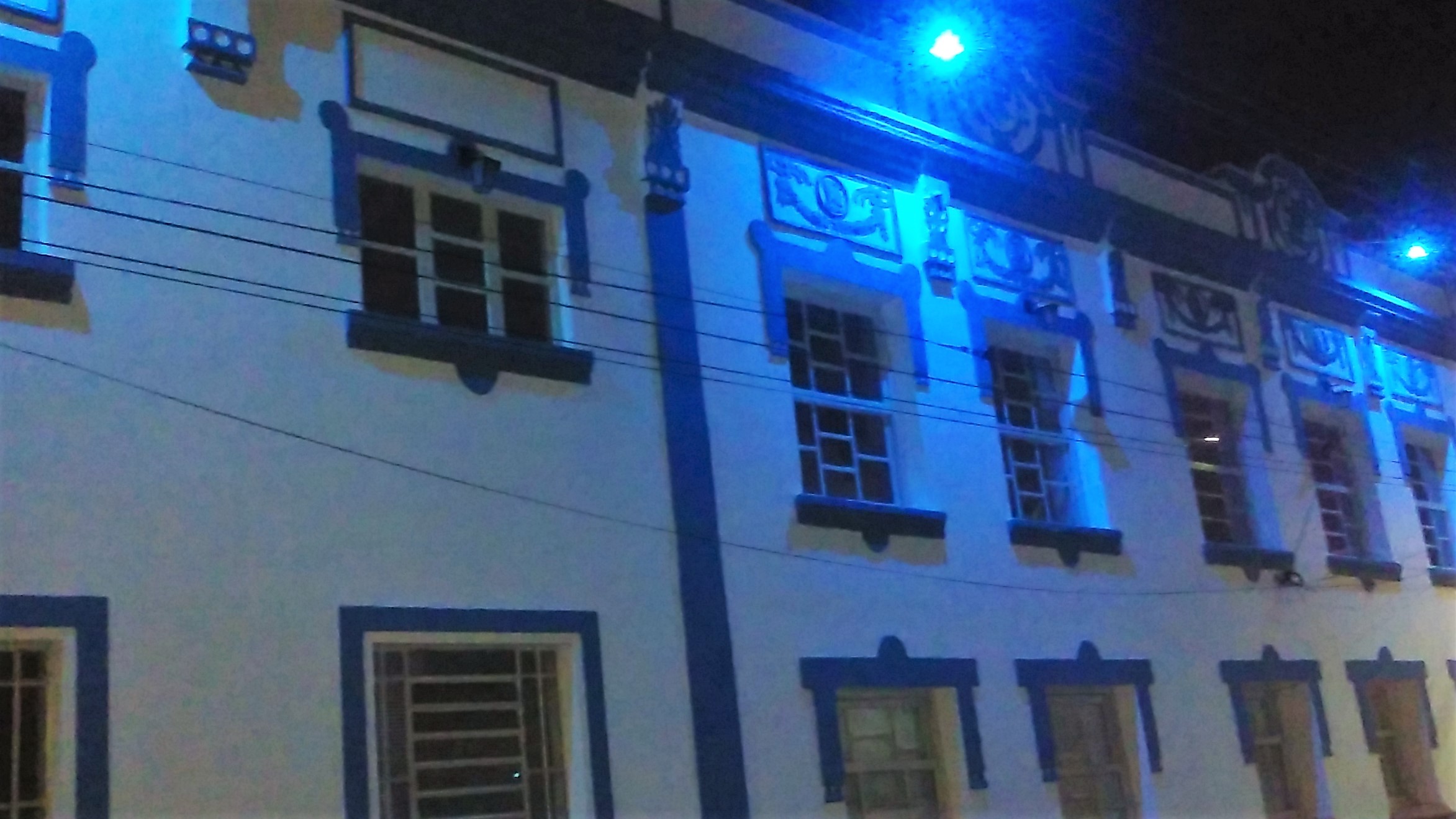 A Câmara Municipal ganha as cores do NOVEMBRO AZUL