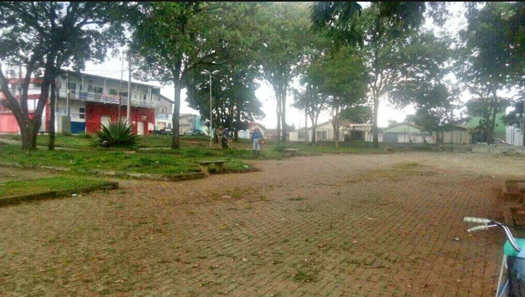 Limpeza na praça do Jardim Santana