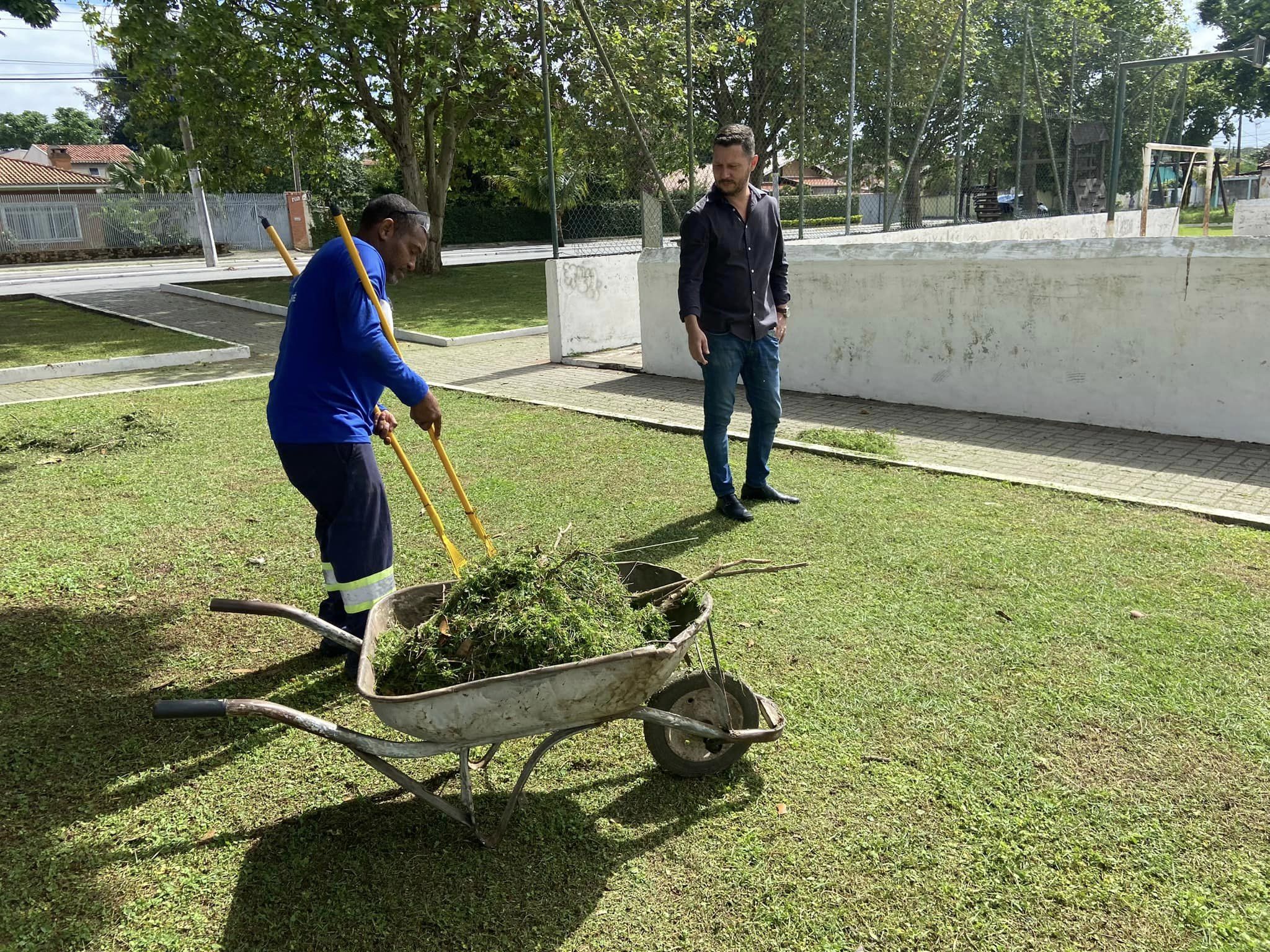 Ricardo Toledo vistoria bairros e obras em Tremembé