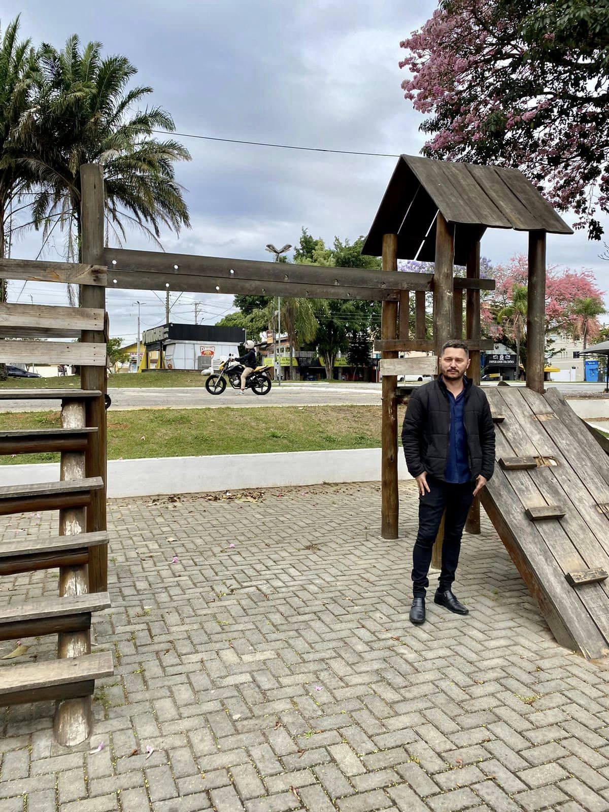 Troca do playground da Praça da Bíblia (Rodoviária)